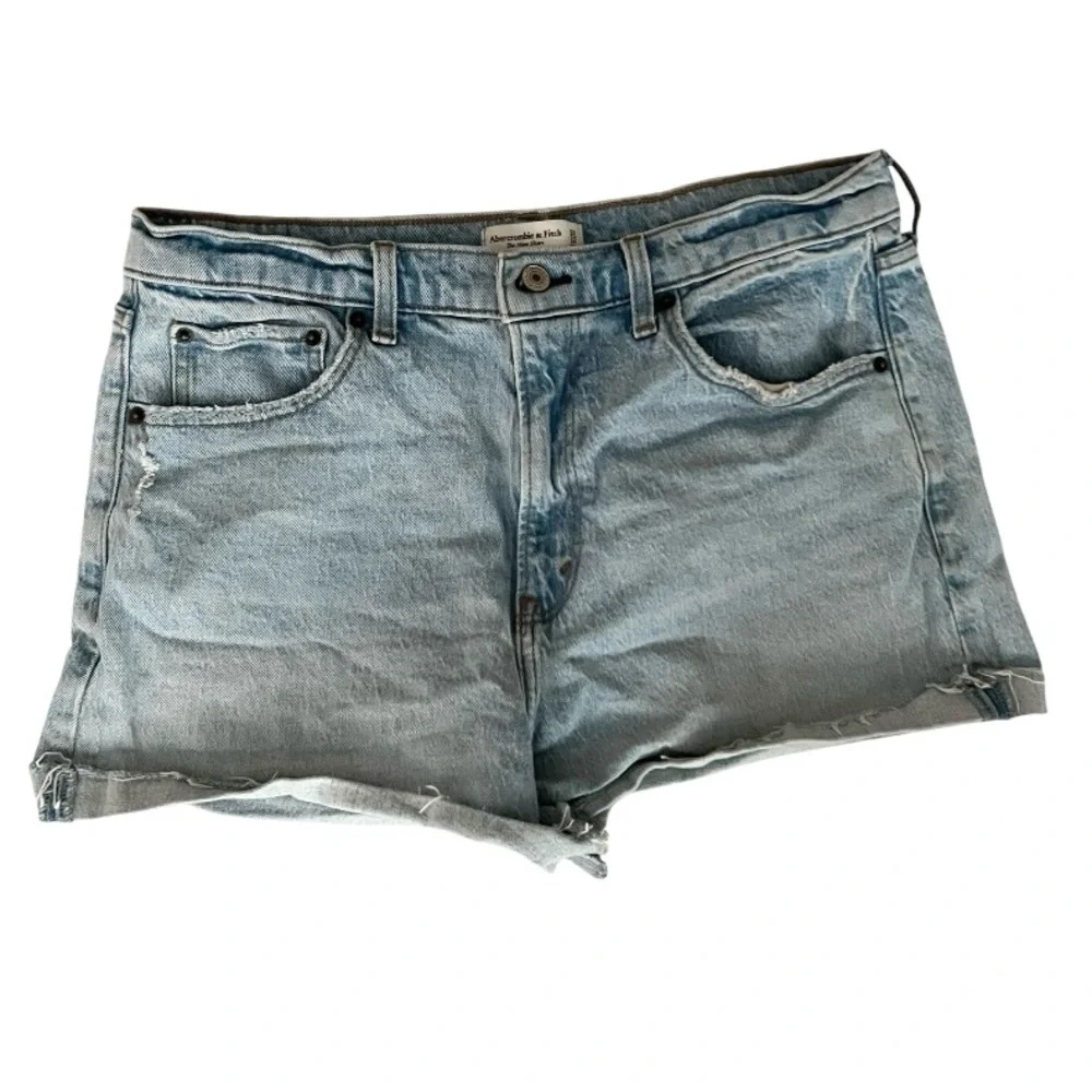 Abercrombie & Fitch The Mom Short High Rise Size 31/12